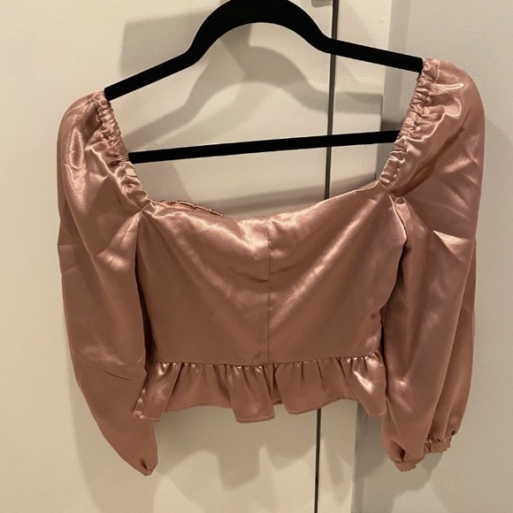 Majorelle satin top. Class up a pair of jeans a heels. Perfect date top 👠 - Picture 3 of 4